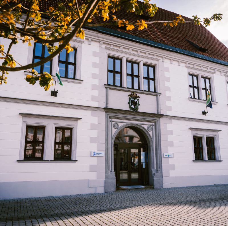 Budovu Staré radnice nechala Sokolovská uhelná opravit podle historických fotografií